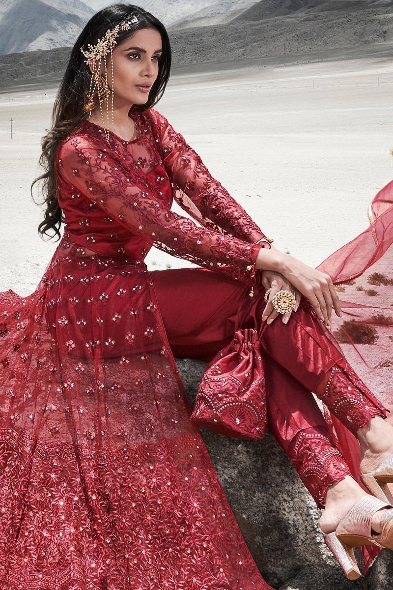 potli with lehenga